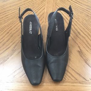 Women’s Aerosoles closed toe black heels - size 7M